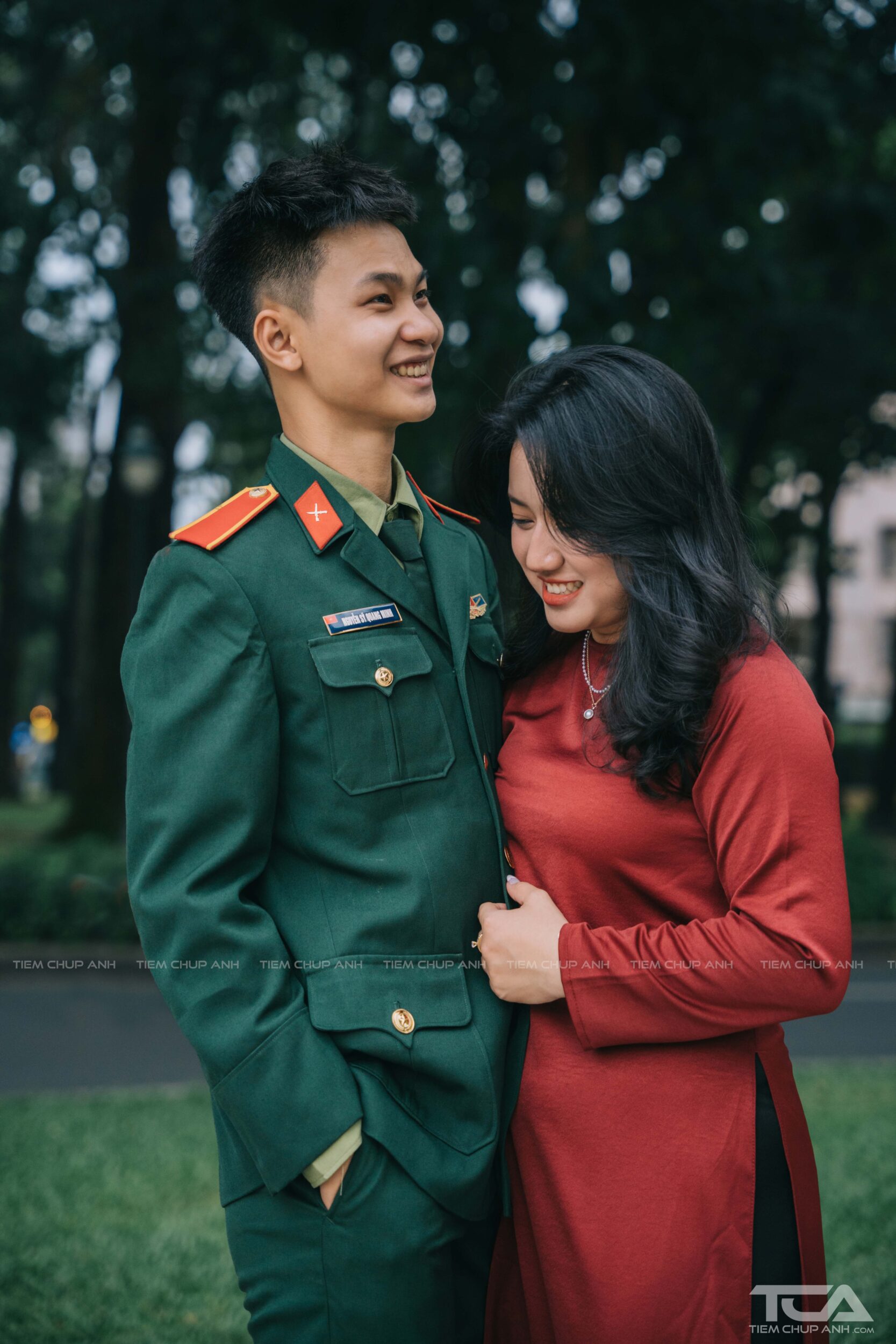 tạo dáng cặp đôi đẹp