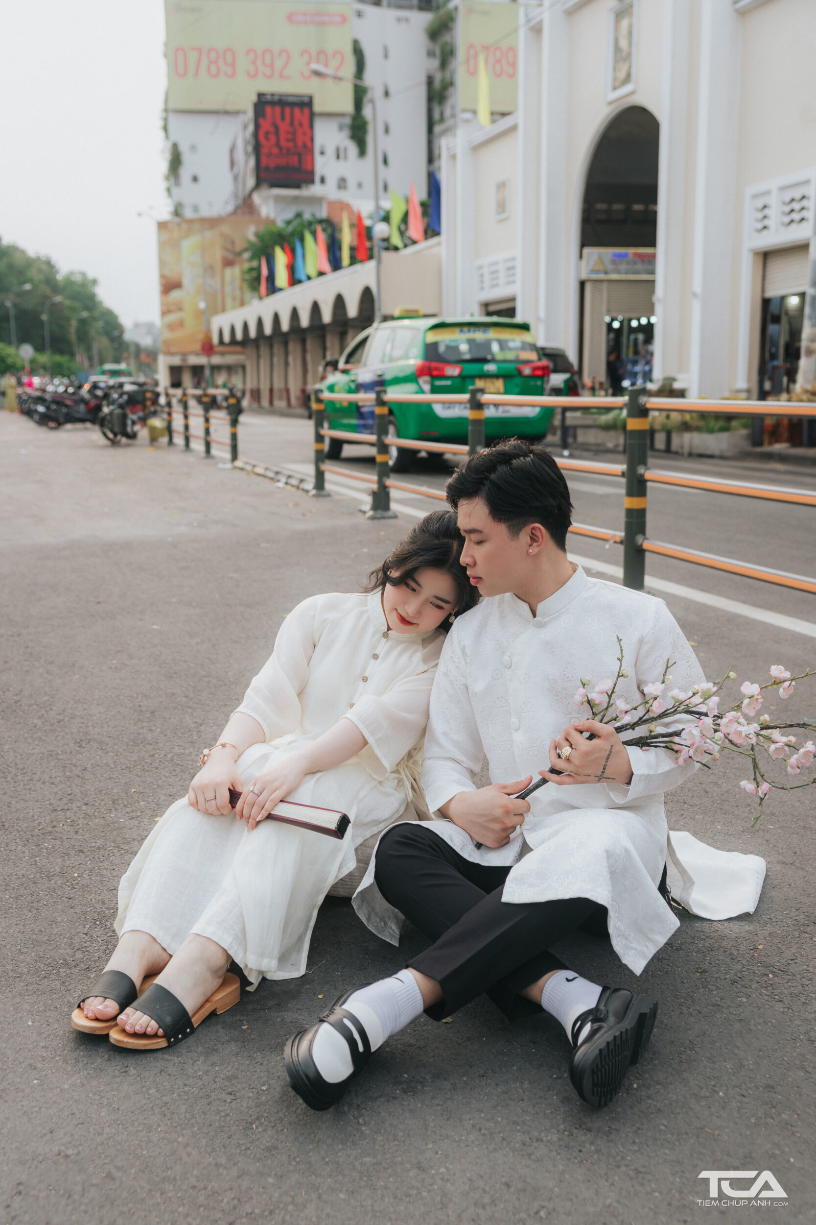 tạo kiểu chụp hình với người yêu
