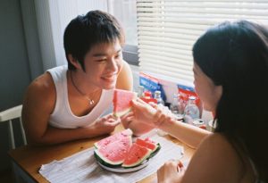 Những kiểu chụp ảnh đẹp cho cặp đôi tự nhiên và lãng mạn nhất