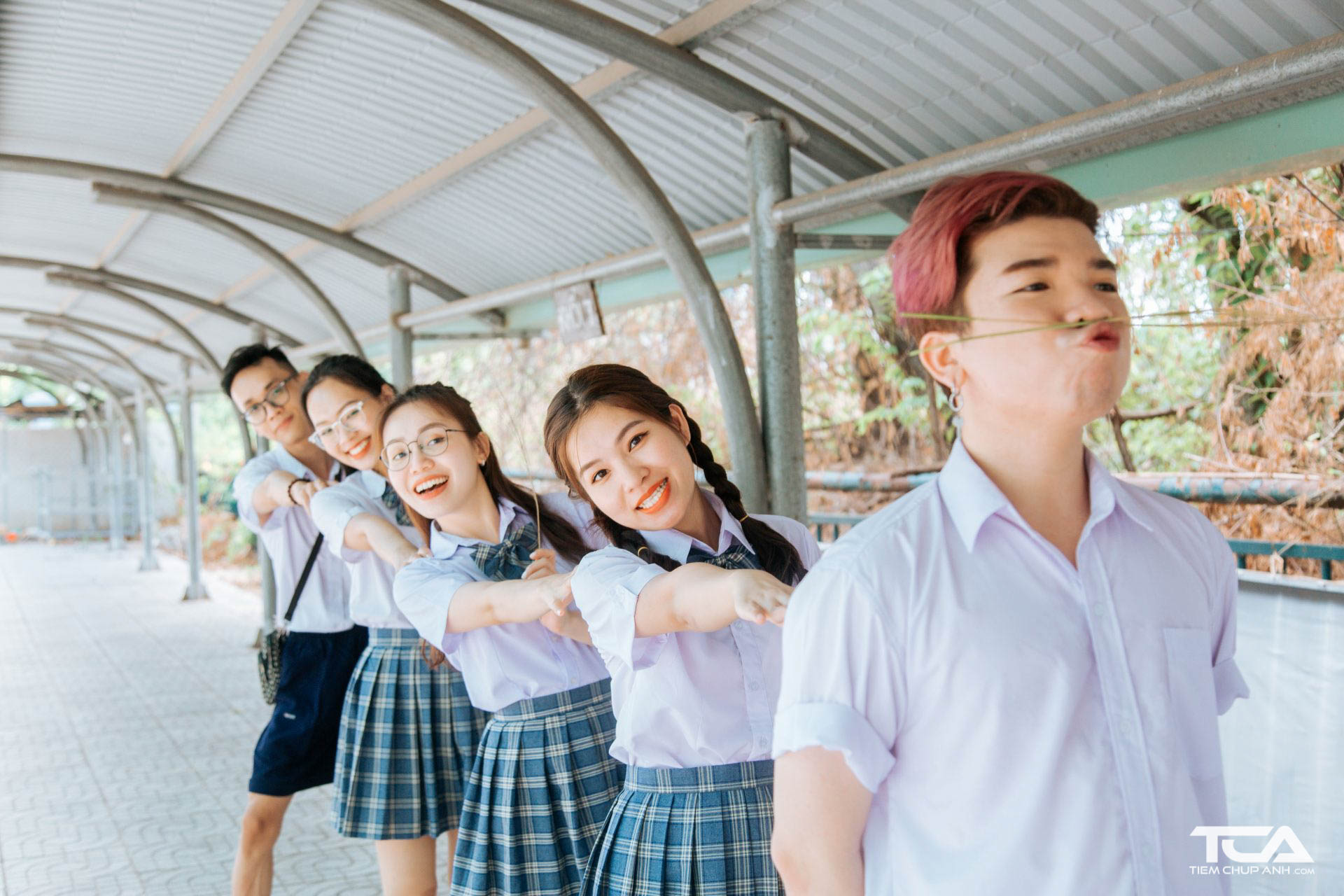 tạo hình chụp ảnh tập thể