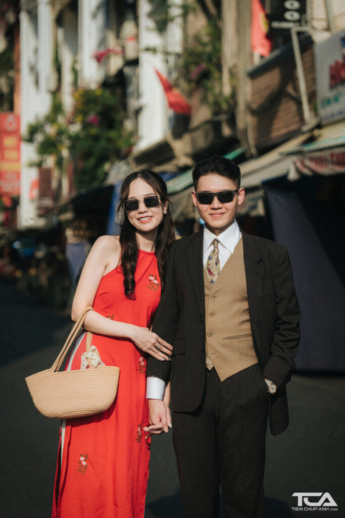 cách nắm tay chụp ảnh đẹp