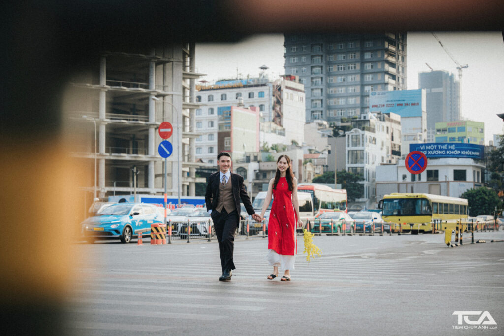 Cách chụp ảnh kiểu nắm tay người yêu