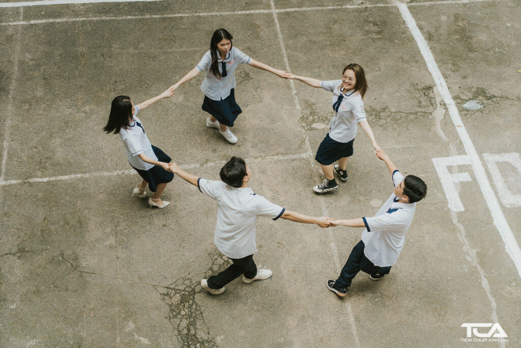 tạo dáng chụp tập thể