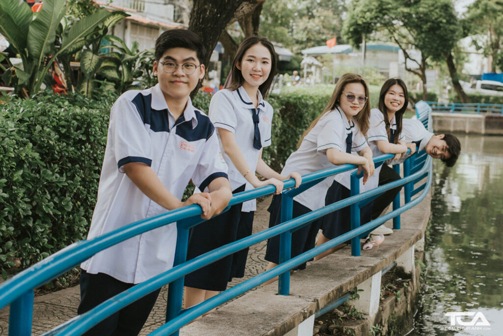 cách chụp ảnh tập thể lớp đẹp