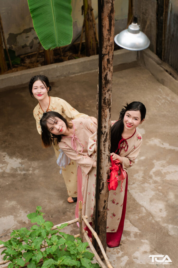 tạo dáng chụp ảnh nhóm