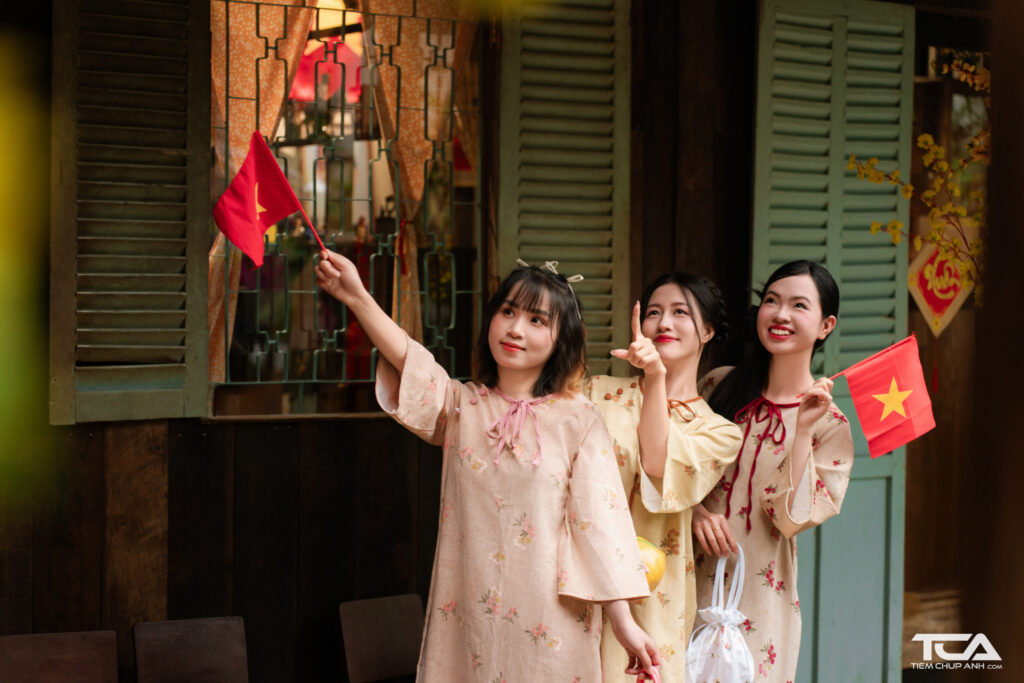 tạo dáng chụp ảnh cả nhóm