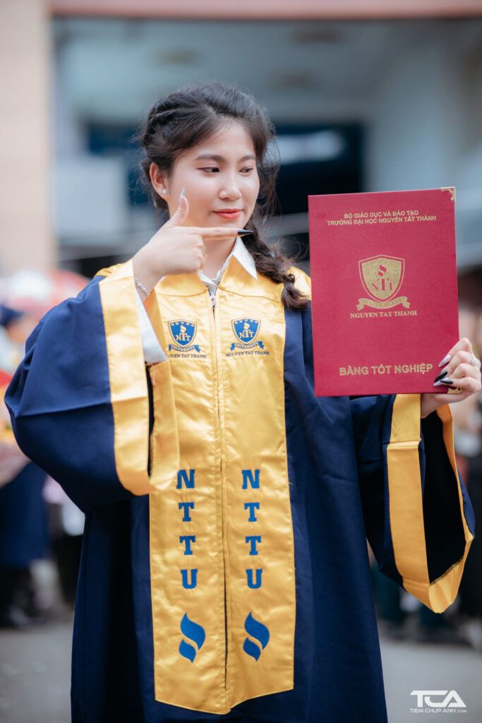 lễ phục tốt nghiệp đại học