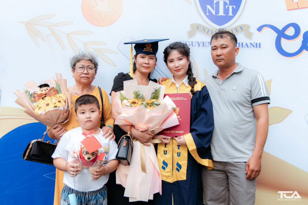 trang phục tốt nghiệp đại học