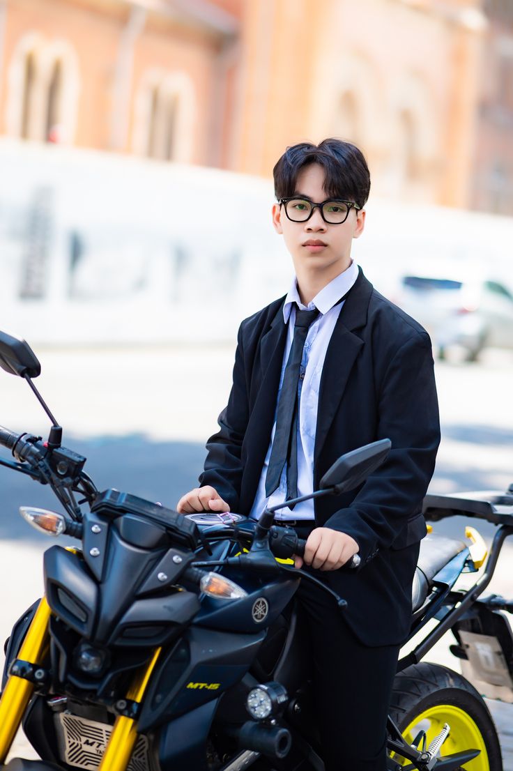 thuê vest nam kỷ yếu