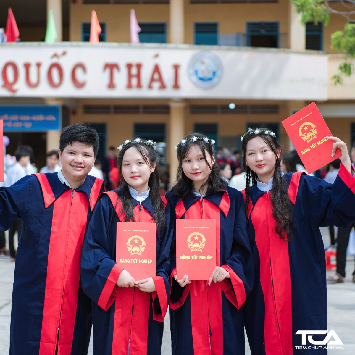 thuê vest kỷ yếu