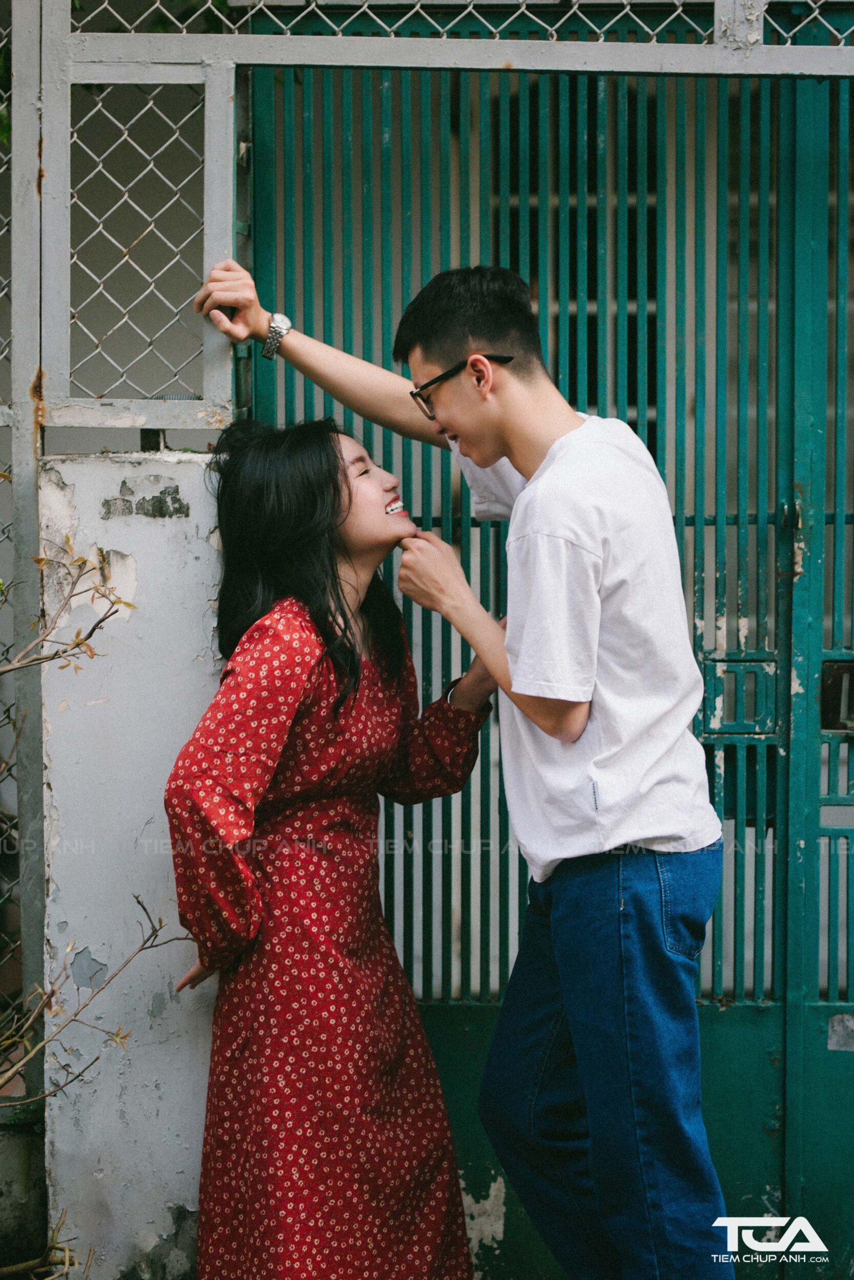 tạo kiểu chụp hình cho cặp đôi
