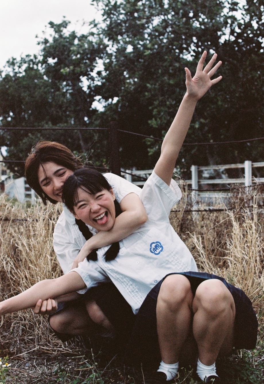 chụp hình đôi bạn thân nữ