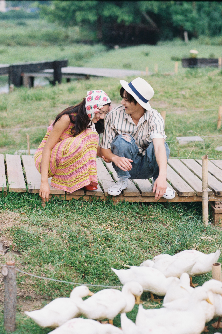 tạo dáng chụp ảnh cùng người yêu