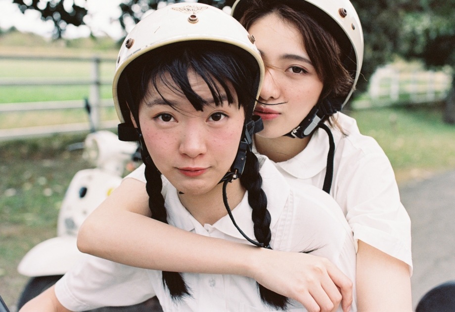 chụp hình đôi bạn thân nữ