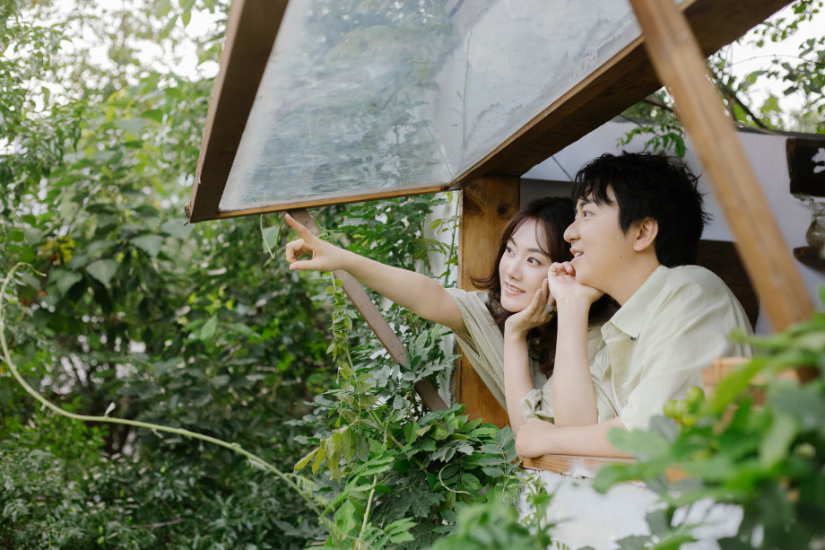 tạo dáng chụp ảnh cùng người yêu