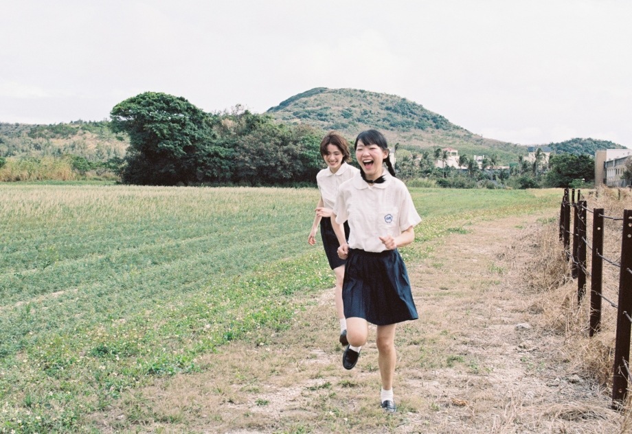 chụp hình đôi bạn thân nữ