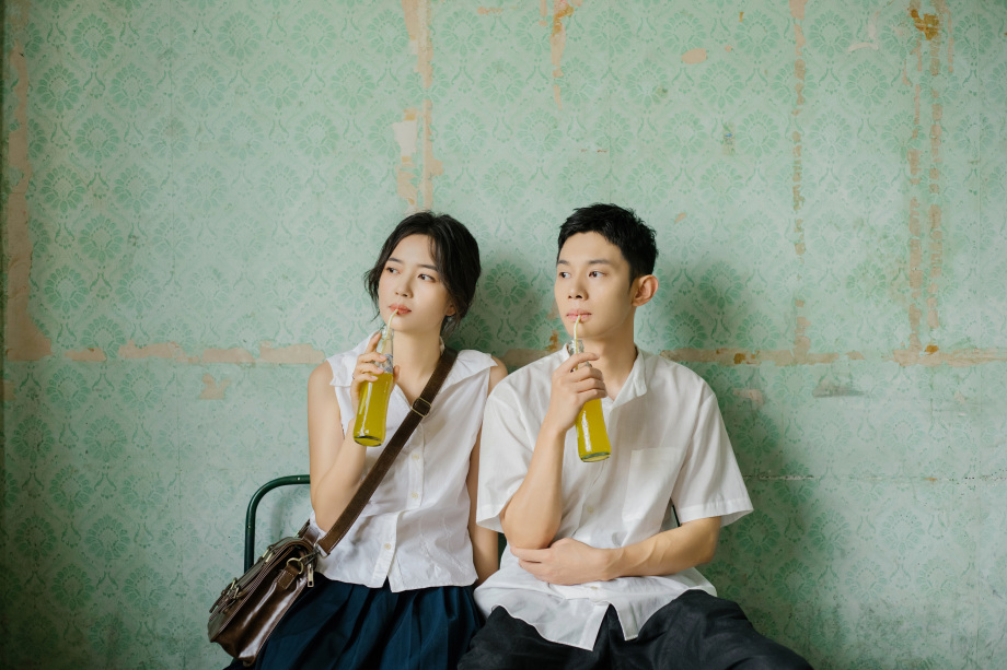 chụp ảnh với bạn bè