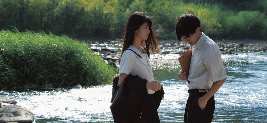 Chụp ảnh đôi bạn thân nam nữ