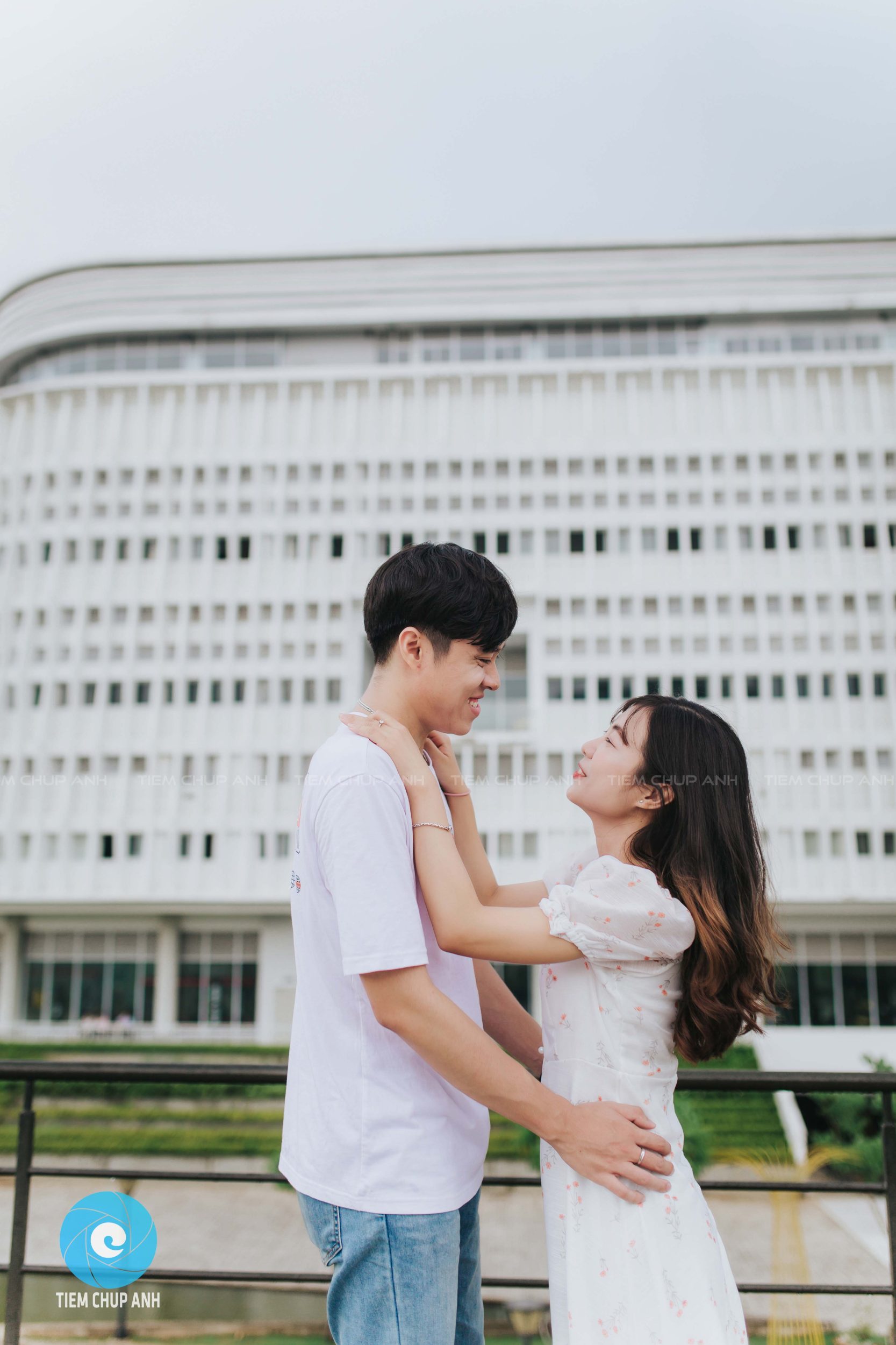 những kiểu tạo dáng chụp hình đẹp cho cặp đôi