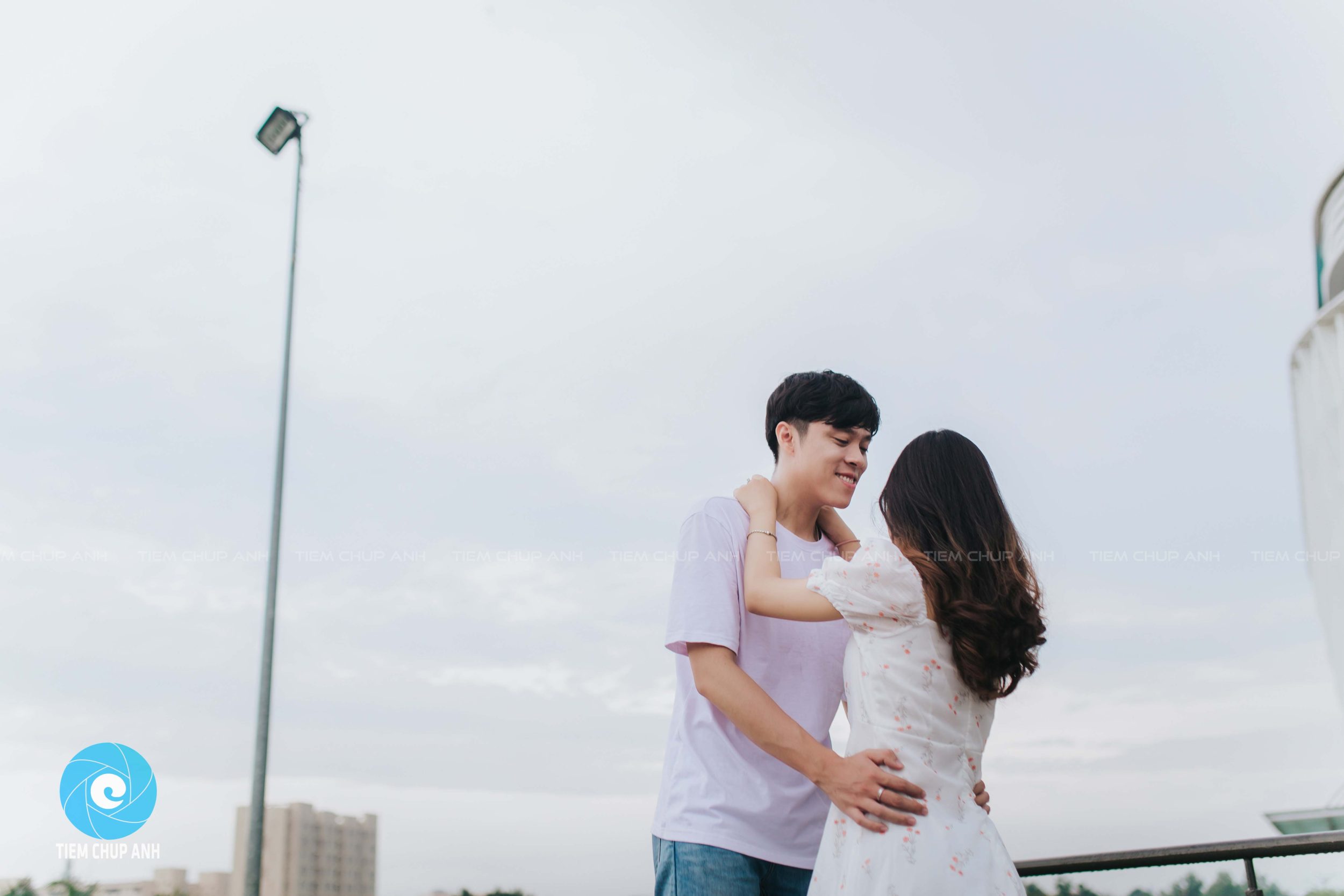 các kiểu tạo dáng chụp ảnh cho cặp đôi