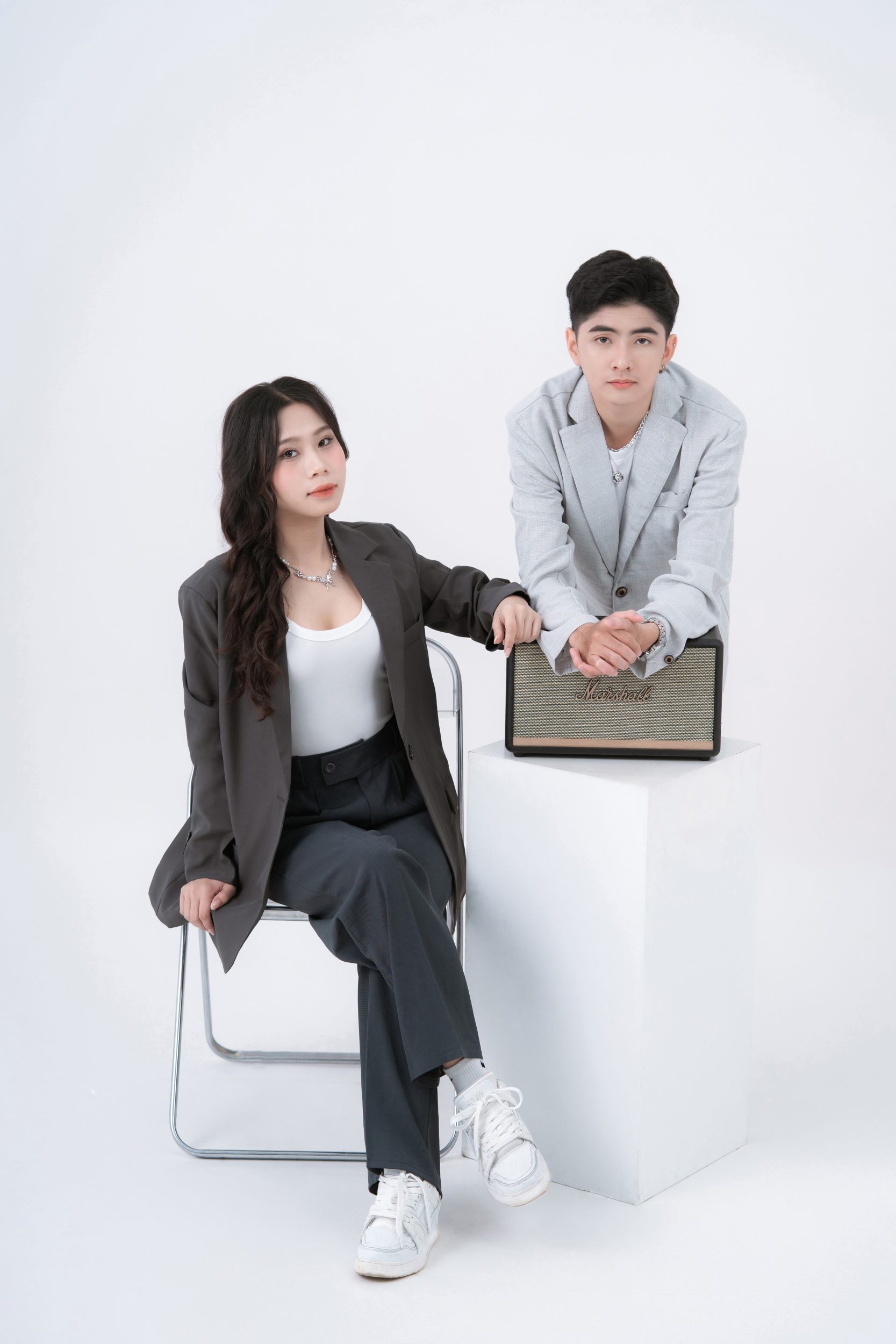 chụp ảnh đôi trong studio