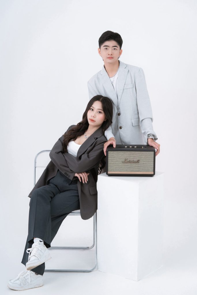 chụp ảnh đôi trong studio