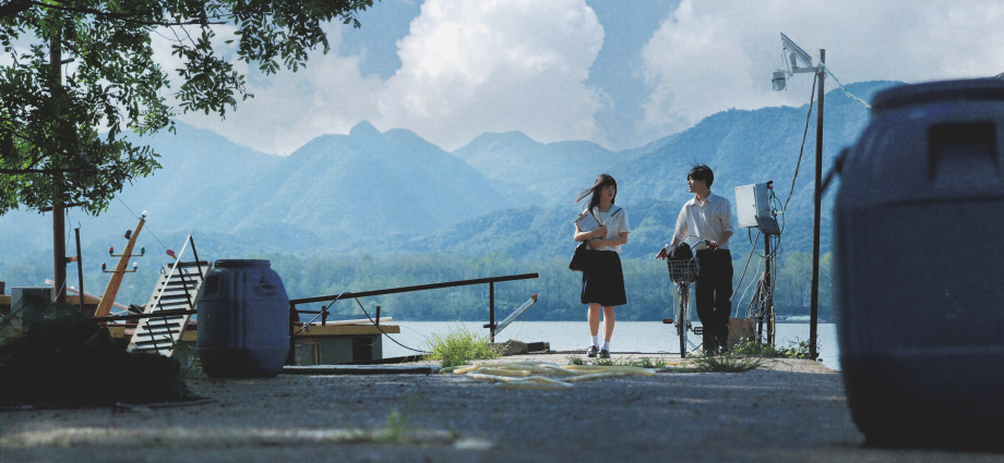 Chụp ảnh đôi bạn thân nam nữ