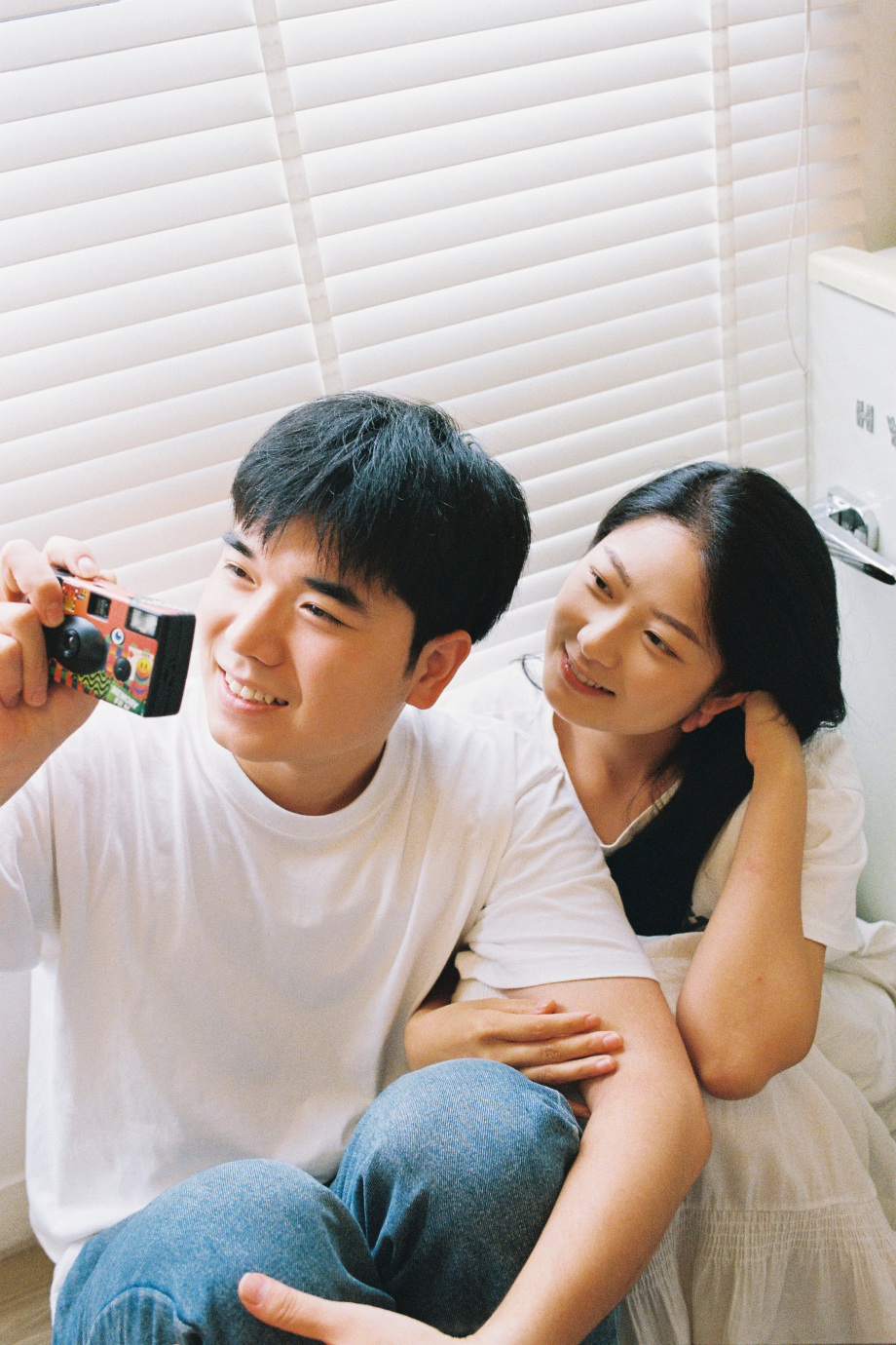 chụp hình cặp đôi studio dễ thương