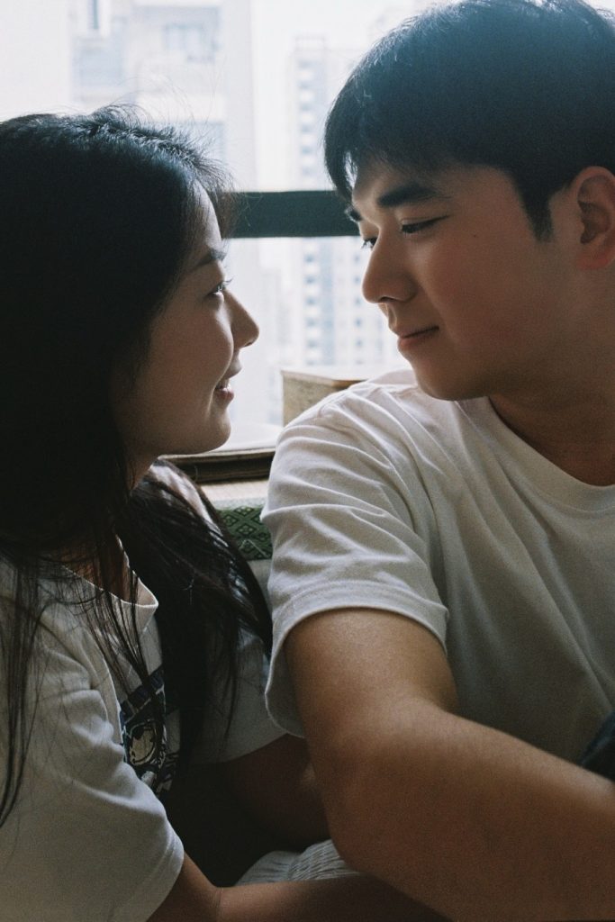 chụp hình cặp đôi studio dễ thương