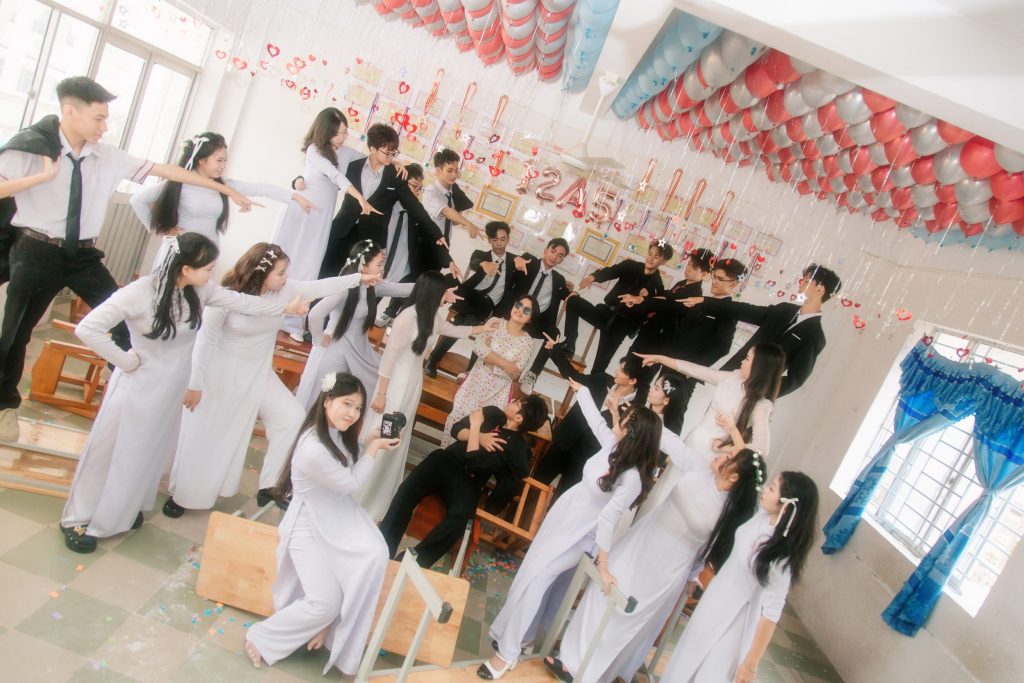 cách tạo dáng chụp ảnh áo dài học sinh