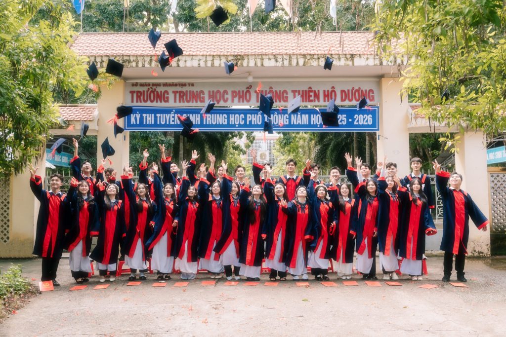 tạo dáng chụp hình kỷ yếu