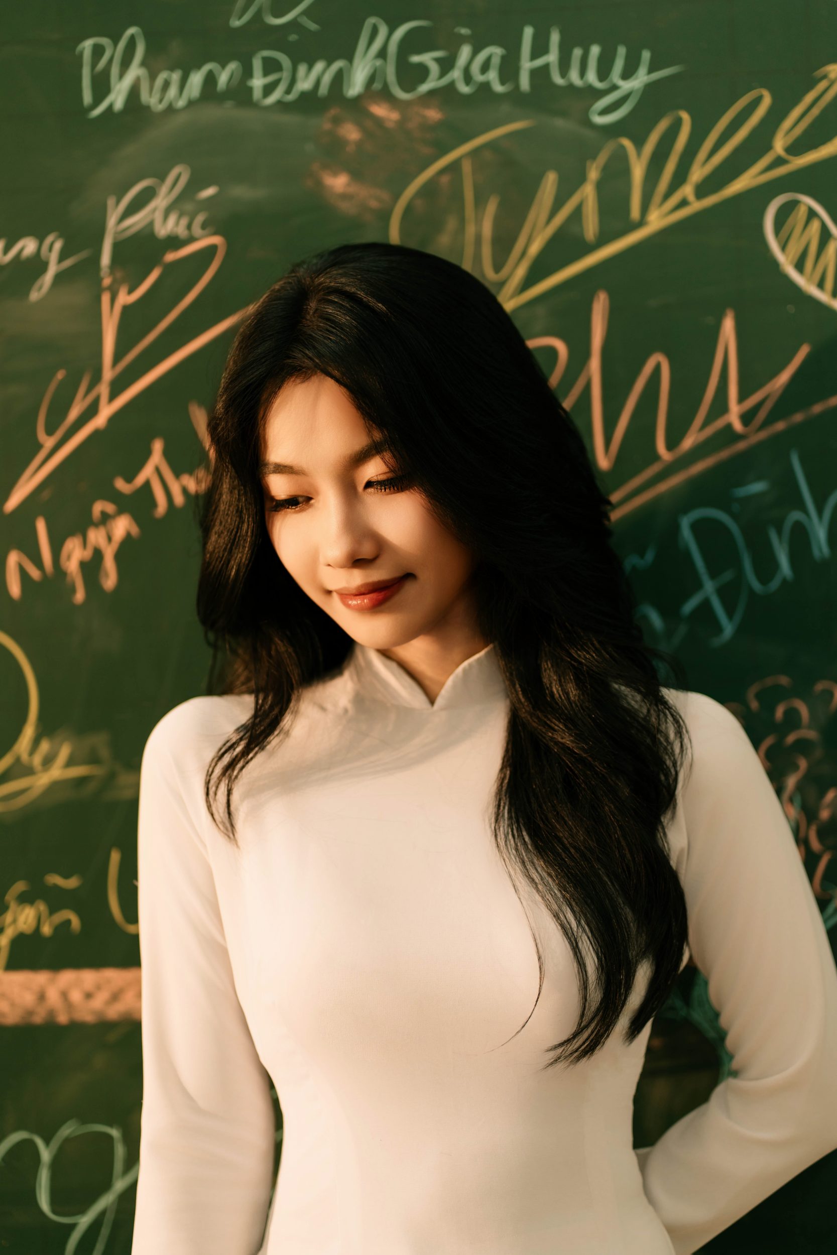 tạo dáng chụp kỷ yếu nữ