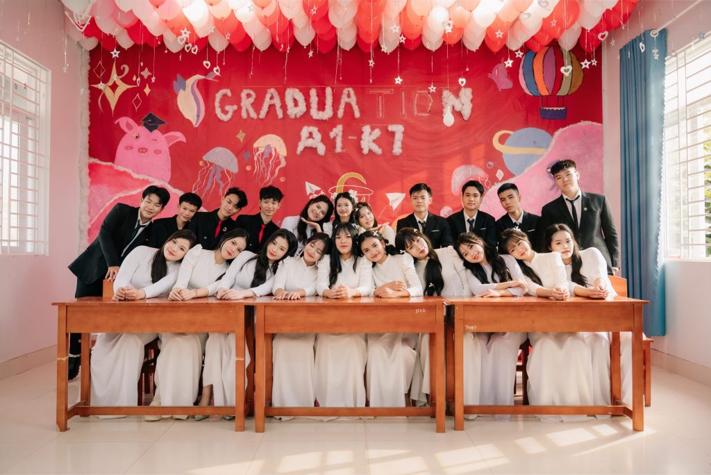 mẫu trang trí lớp học chụp kỷ yếu