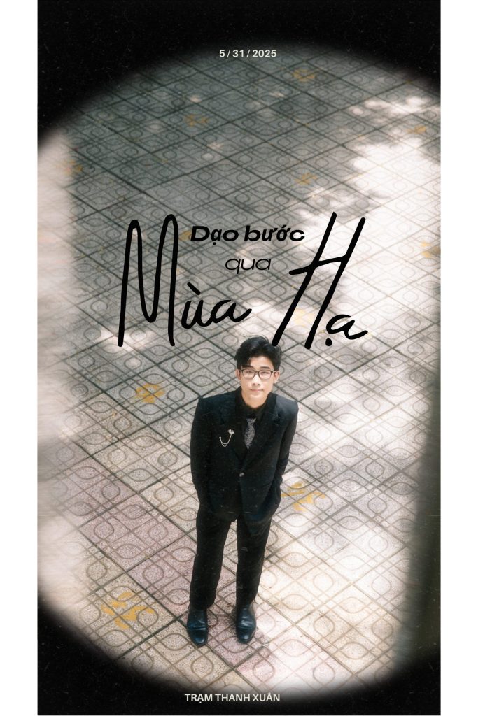 Cách tạo dáng chụp ảnh kỷ yếu với áo cử nhân