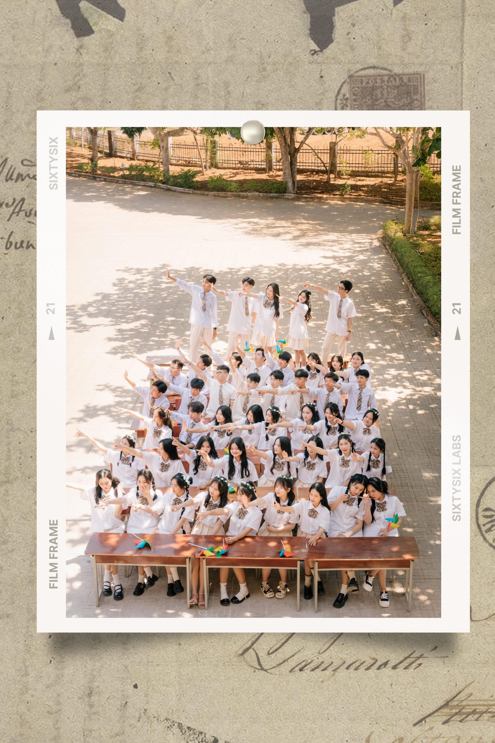 tạo dáng chụp kỷ yếu nhóm