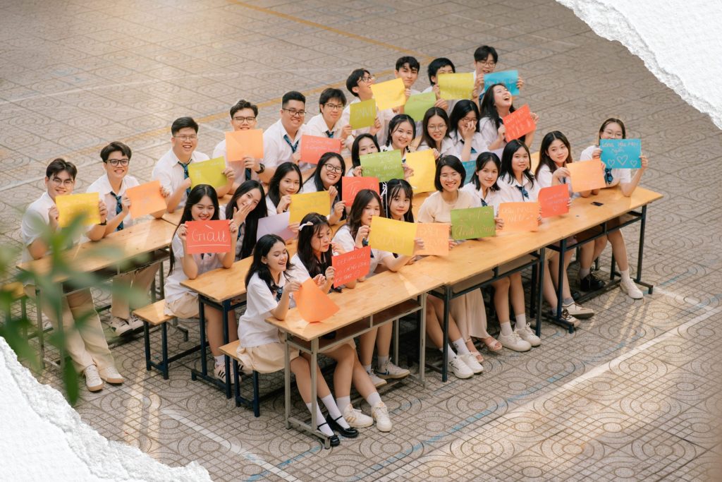 kiểu tóc chụp kỷ yếu nữ