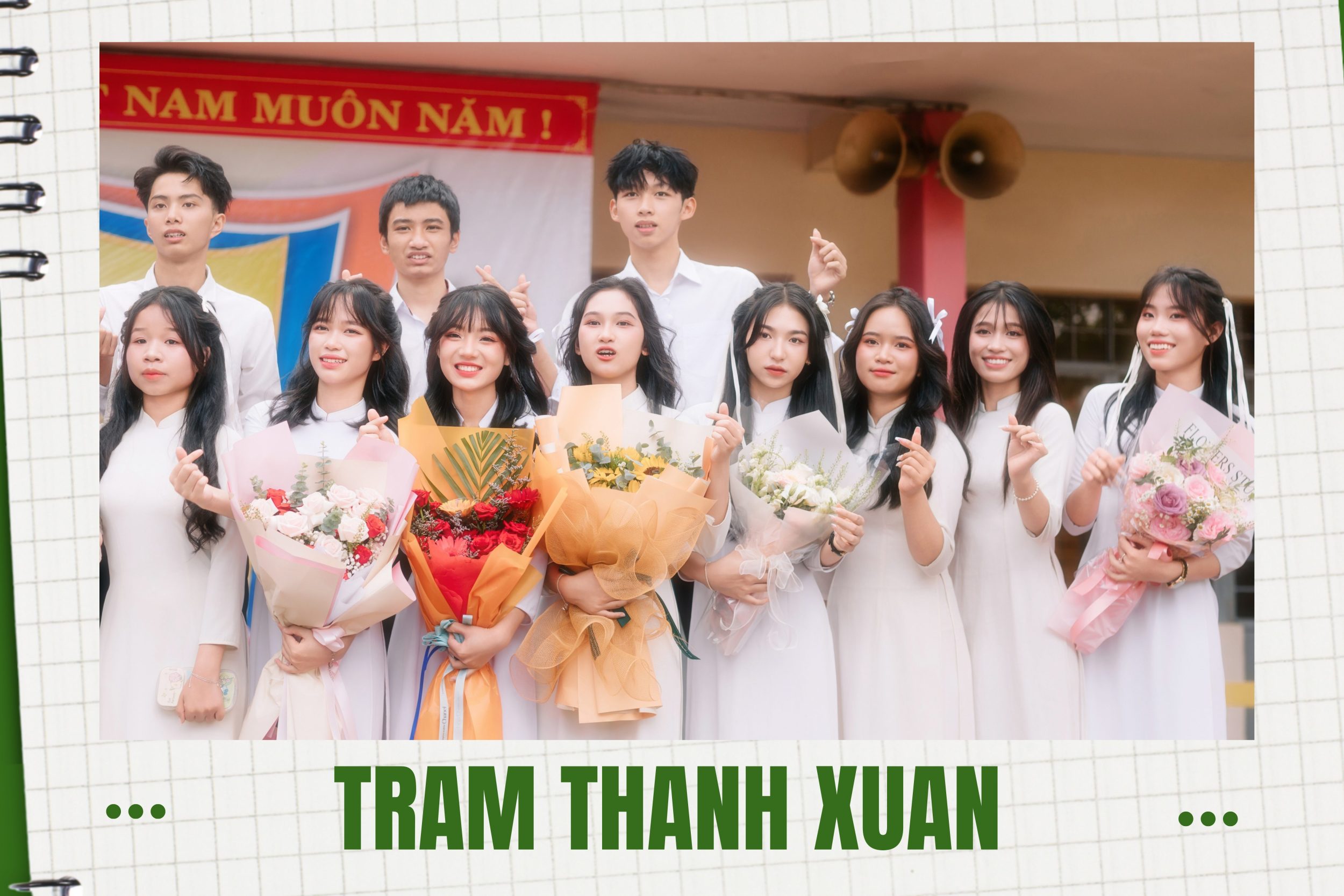 cách tạo dáng chụp kỷ yếu với áo dài