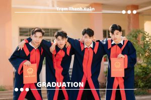 cách tạo dáng với áo cử nhân