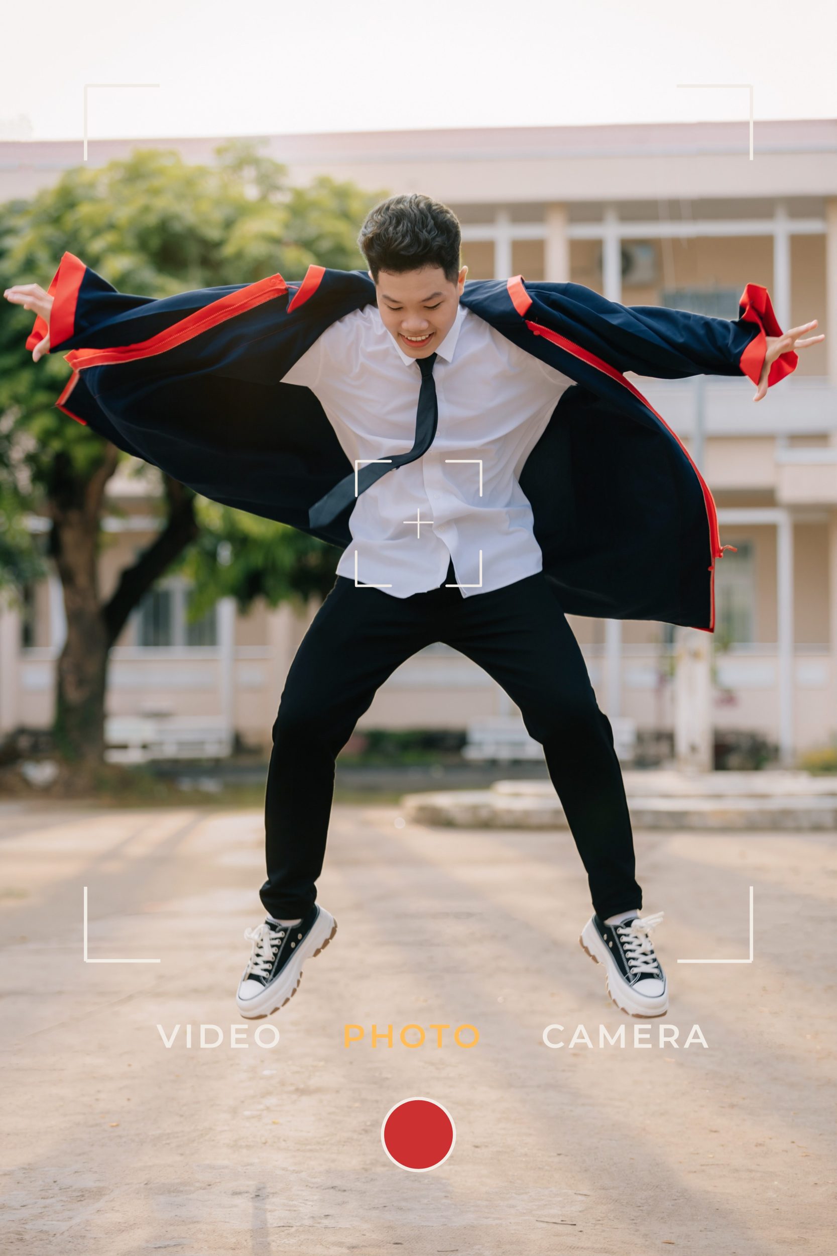 Phối đồ trang phục chụp ảnh kỷ yếu cho nam nữ mặc